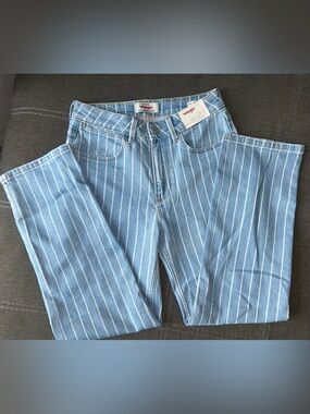 NWT Wrangler Blue and White Pinstripe High Rise Rodeo Straight Crop Jeans 2/26